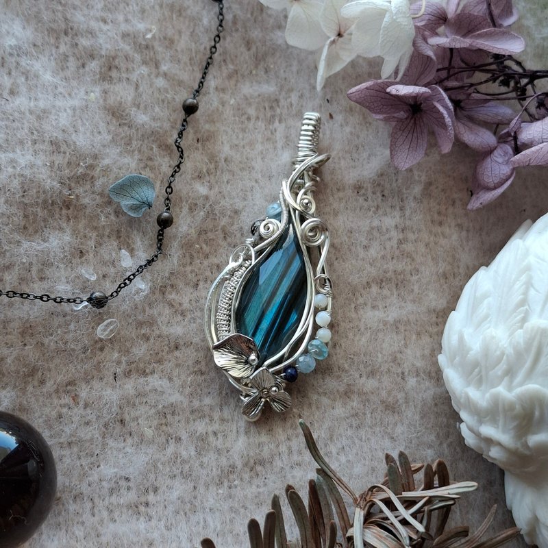 【山眠】一抹天光 拉長石墜飾 - 項鍊 - 半寶石 藍色