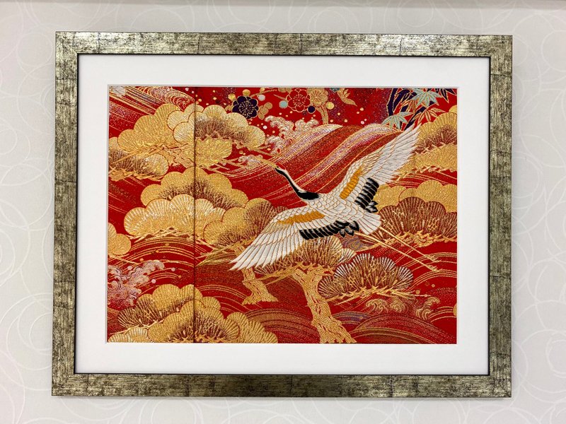 着物からつくられたアートパネル　鶴　お祝い　１点もの　KIMONO Art 20 Auspicious pattern - 海報/掛畫/掛布 - 絲．絹 紅色