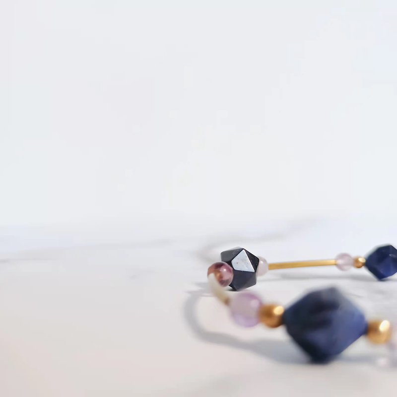 [Coast] Faceted blue Stone/soda Stone/Japanese silk thread/inspiration/Valentine's Day gift box - Bracelets - Crystal Blue