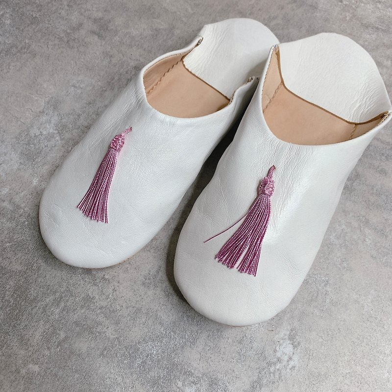 Moroccan babouche room slippers minimalist tassel powder - รองเท้าแตะในบ้าน - หนังแท้ สึชมพู