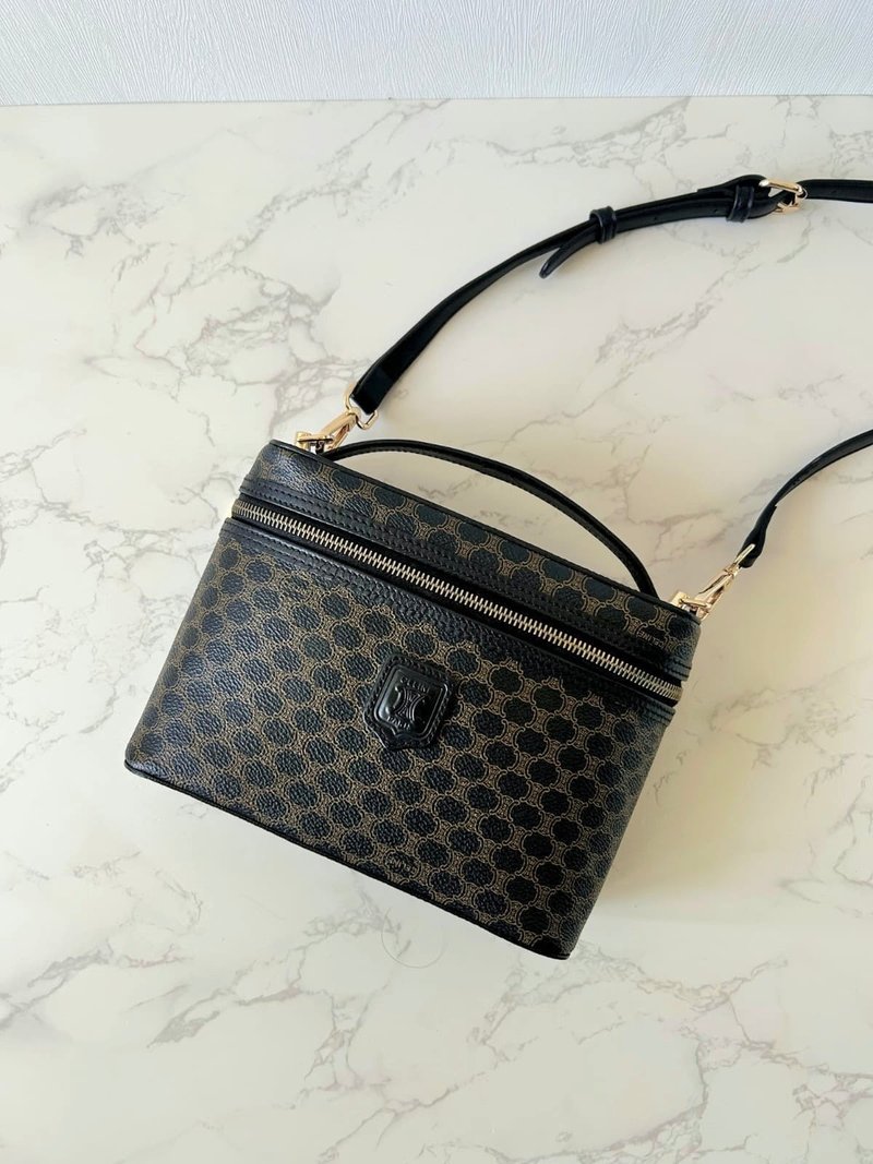 希少なヴィンテージ セリーヌ 黒 マカダム柄 ボックス型 ショルダーバッグ クロスボディバッグ レザーバッグ - ショルダーバッグ - 革 ブラック