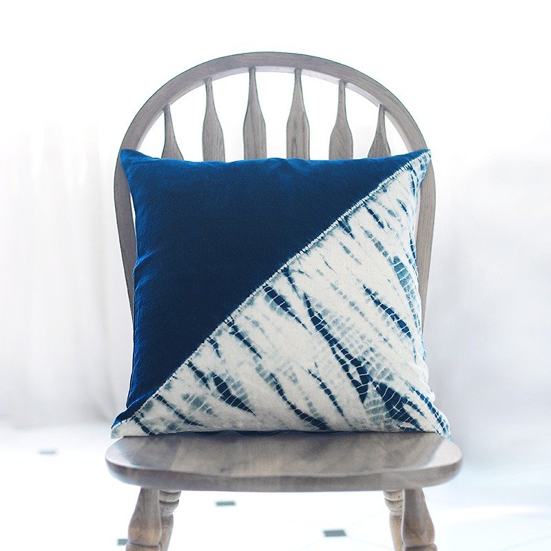 彼岸 紮染草木染藍染手工中式日式原創設計亞麻抱枕靠枕靠墊 - 枕頭/咕𠱸 - 棉．麻 藍色
