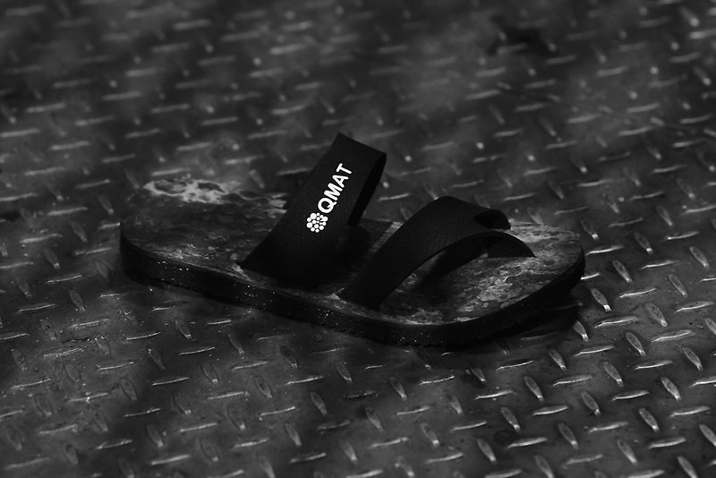 【Qmat-MIT】 Yoga / Sports Slippers Feet Drag Introverted Black / Black Gray POE Material Men And Women - รองเท้าลำลองผู้หญิง - วัสดุอีโค สีดำ