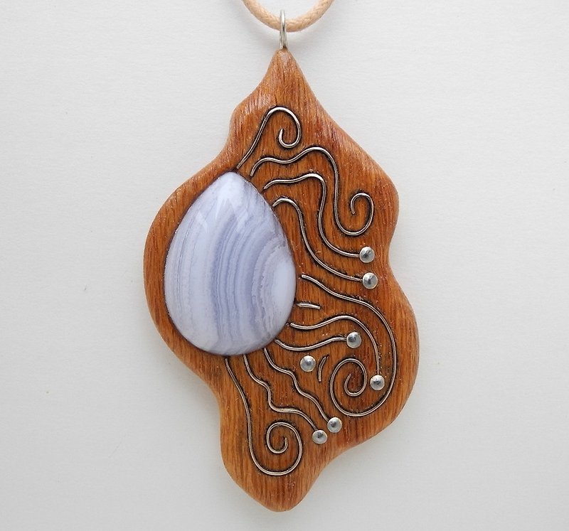 Wooden inlaid pendant with blue agate - สร้อยคอ - ไม้ หลากหลายสี