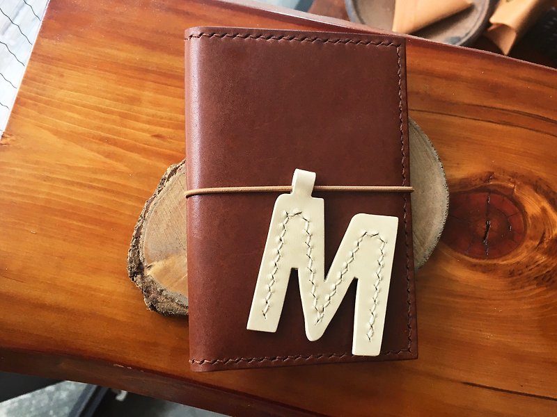 Initial x double card slot pen passport holder well stitched leather material bag DIY free lettering passport holder - เครื่องหนัง - หนังแท้ สีนำ้ตาล