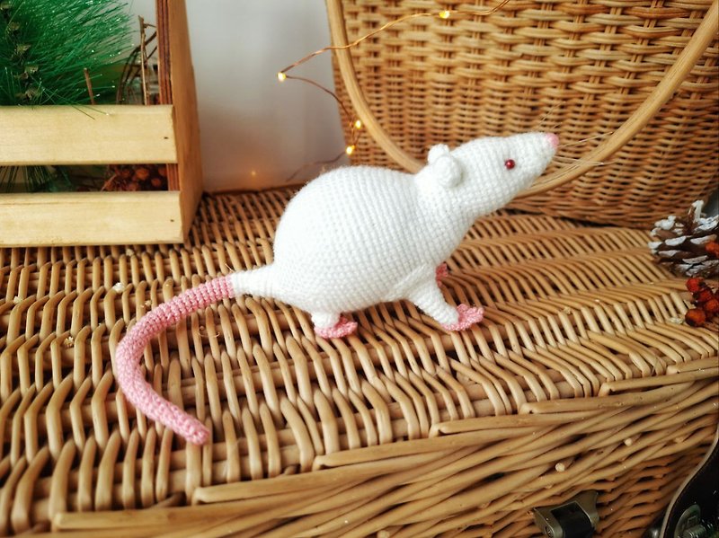 Soft toy life-size white rat with red eyes. White mouse toy. - ตุ๊กตา - ผ้าฝ้าย/ผ้าลินิน ขาว