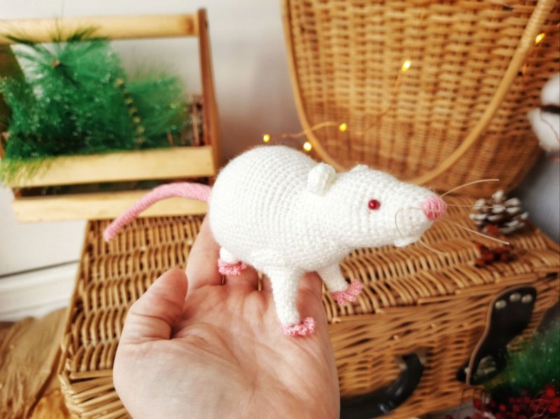 Soft toy life-size white rat with red eyes. White mouse toy. - 公仔/玩偶 - 棉．麻 白色
