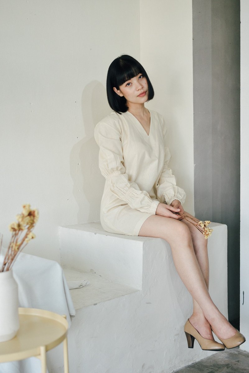 麻LINEN DRESS - CREAM COLOR-LONG SLEEVE - 洋裝/連身裙 - 棉．麻 卡其色