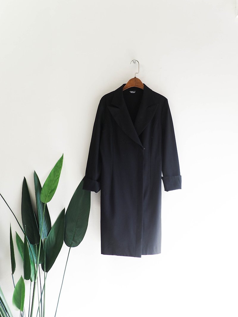 Pure black lapel Slim side buckle antique thin material windbreaker long version suit jacket dustcoat jacket - เสื้อแจ็คเก็ต - เส้นใยสังเคราะห์ สีดำ