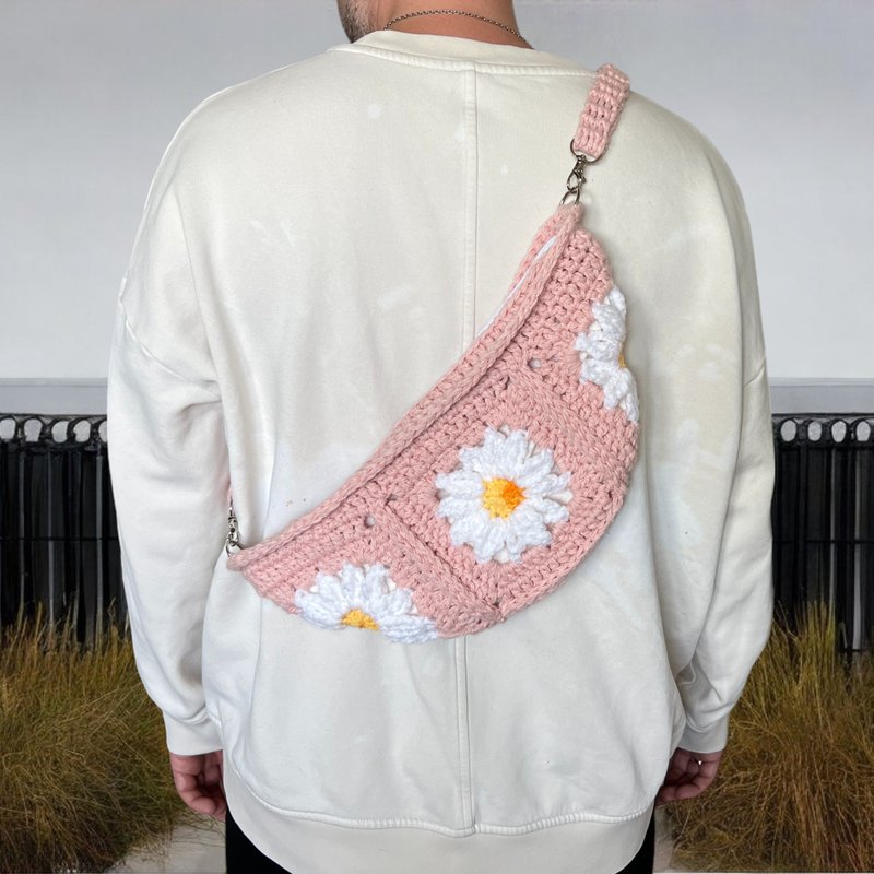 Granny Square Crochet Crossbody Bum Sling Bag with lining inside pink - กระเป๋าแมสเซนเจอร์ - วัสดุอื่นๆ สึชมพู