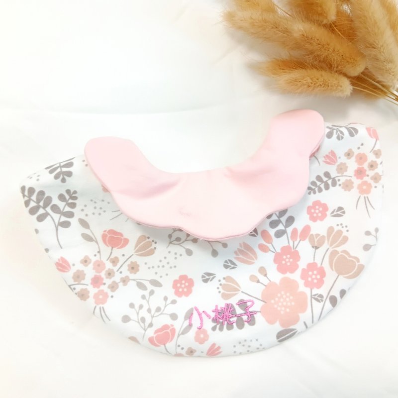 Morandi pink flowers. Wave collar bib (name can be embroidered) - ผ้ากันเปื้อน - ผ้าฝ้าย/ผ้าลินิน สึชมพู