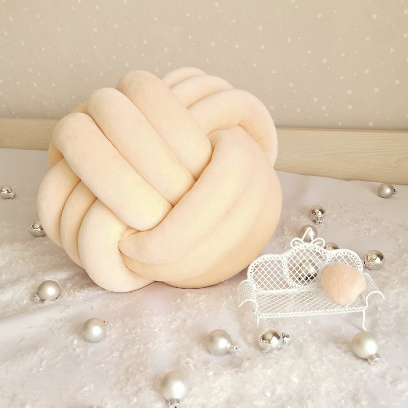 Round pillow - Ball pillow –  Birthday or housewarming gift - หมอน - วัสดุอื่นๆ สีส้ม