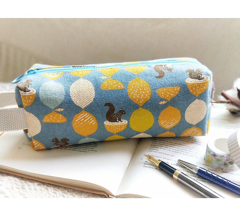 [Good day hand-made] Lemon and squirrel/cloth-made pencil case/brush bag/water bottle bag - กล่องดินสอ/ถุงดินสอ - วัสดุอื่นๆ สีน้ำเงิน