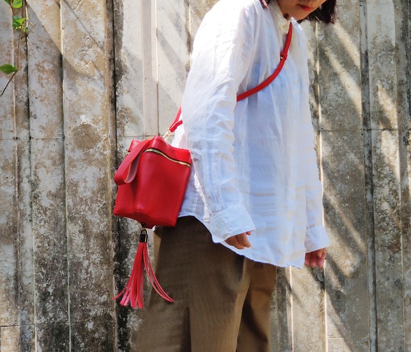 Zemoneni leather fine lady night hand carry & shoulder bag in red color - กระเป๋าถือ - หนังแท้ สีแดง