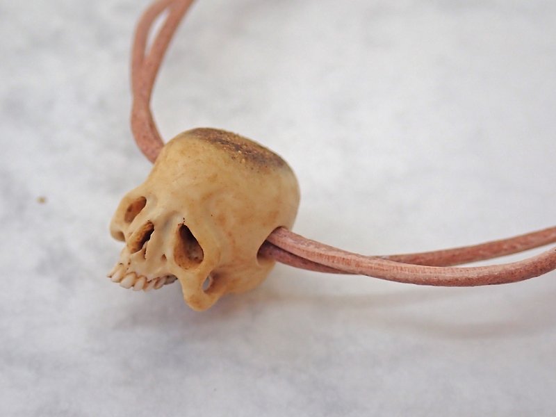 Japanese small skull bead for brecelet with horizontal hole Deer Antler-k - สร้อยข้อมือ - วัสดุอื่นๆ 