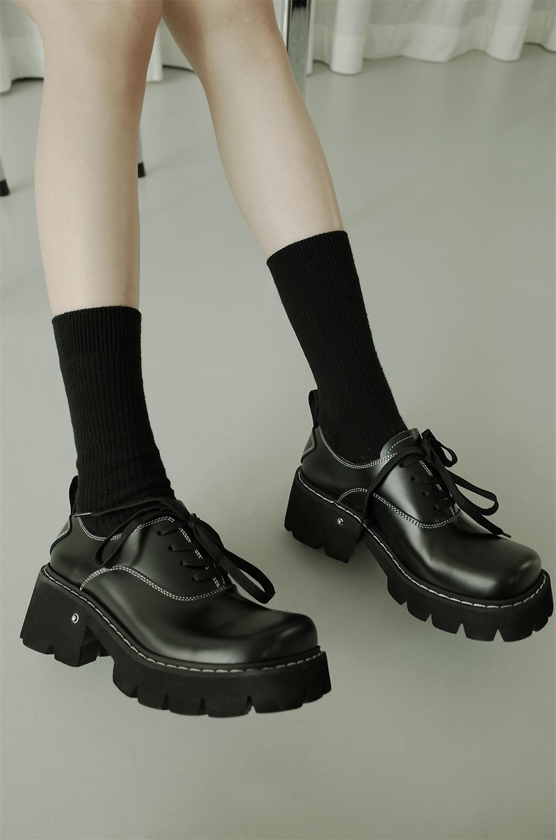 Black open-edge beaded leather Glagoli saw thick-soled lace-up derby shoes large toe Martin boots - รองเท้าบูทสั้นผู้หญิง - หนังแท้ สีดำ