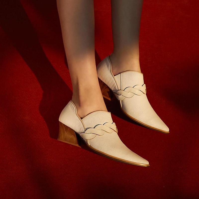 LeatherLab pointed wooden heel boots - รองเท้าบูทสั้นผู้หญิง - หนังแท้ ขาว