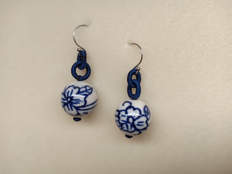 #SD-095 Old ceramic painted beads hand-woven earrings - Earrings & Clip-ons - Pottery Blue