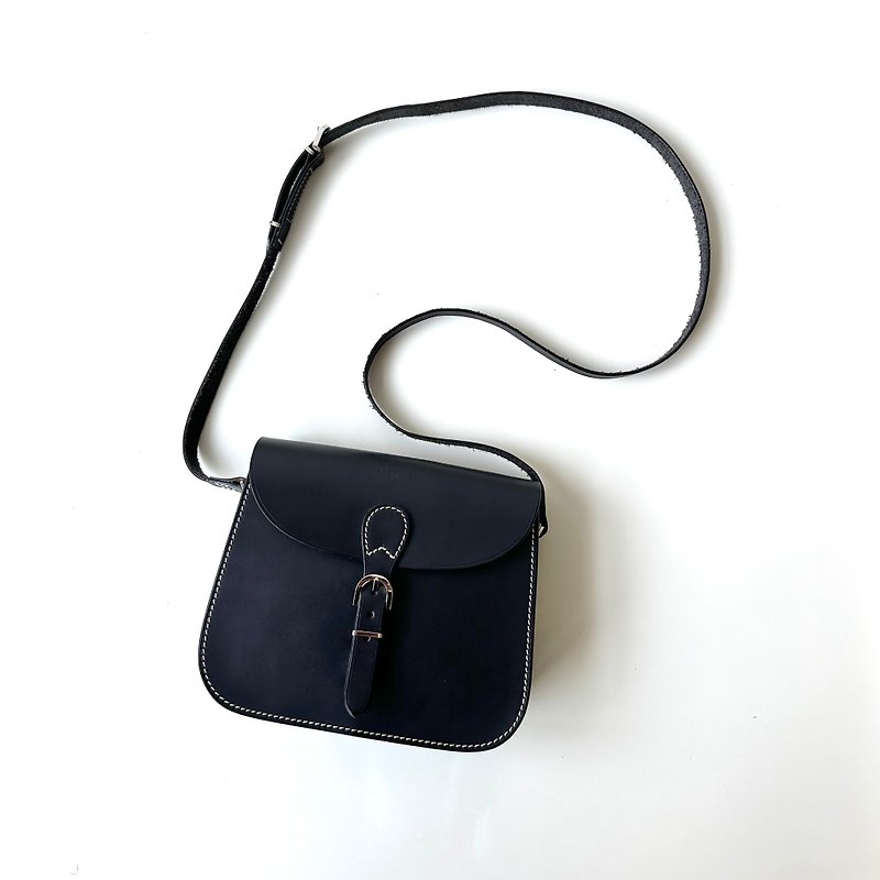 Old Bones Courreges black leather side camera bag A26 vintage - Messenger Bags & Sling Bags - Genuine Leather Black