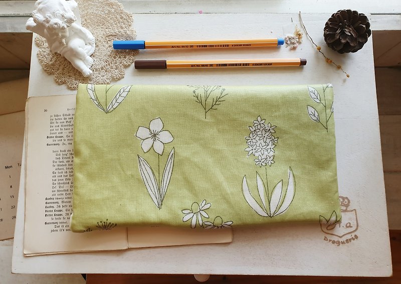 [Good Day Handmade] Green Flower Transparent Clutch / Grocery Bag - กระเป๋าเครื่องสำอาง - วัสดุกันนำ้ หลากหลายสี