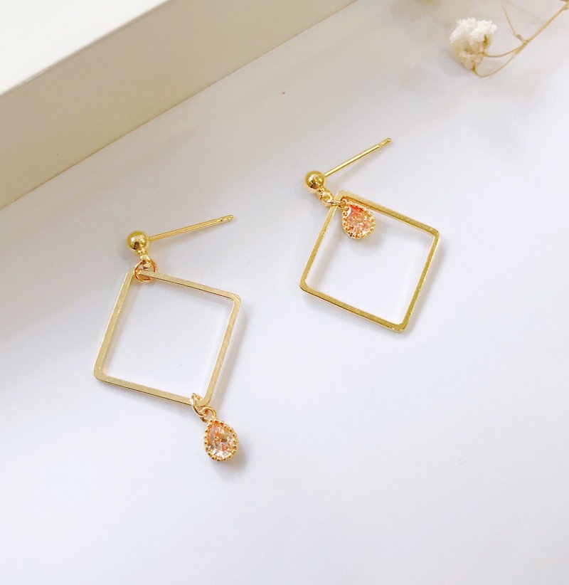 The only you asymmetrical earrings 18kgf water drops zircon 925 silver needle cl - ต่างหู - โลหะ สีทอง