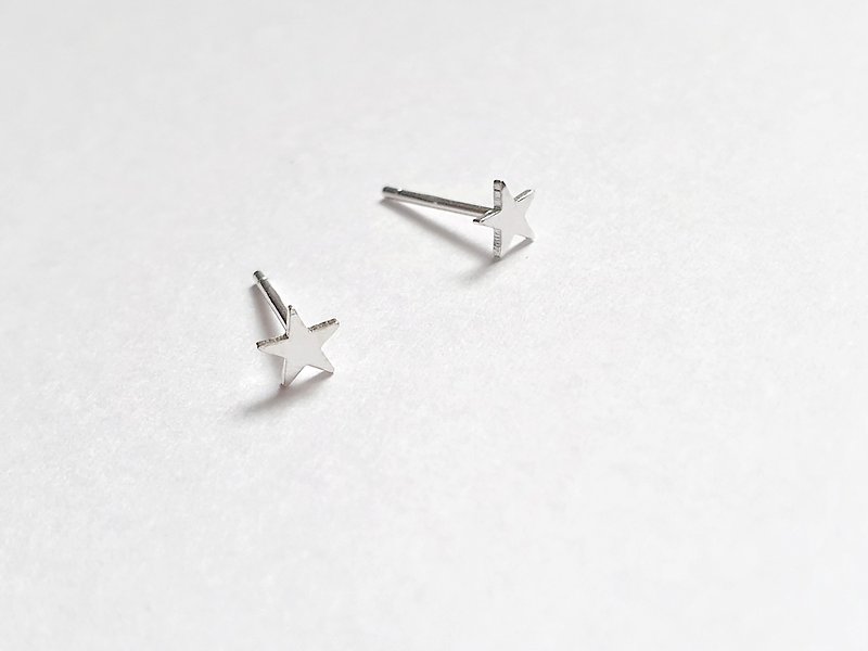 SV925 Super Tiny Star Stud Earrings Cartilage, Tragus - ต่างหู - เงินแท้ สีเงิน