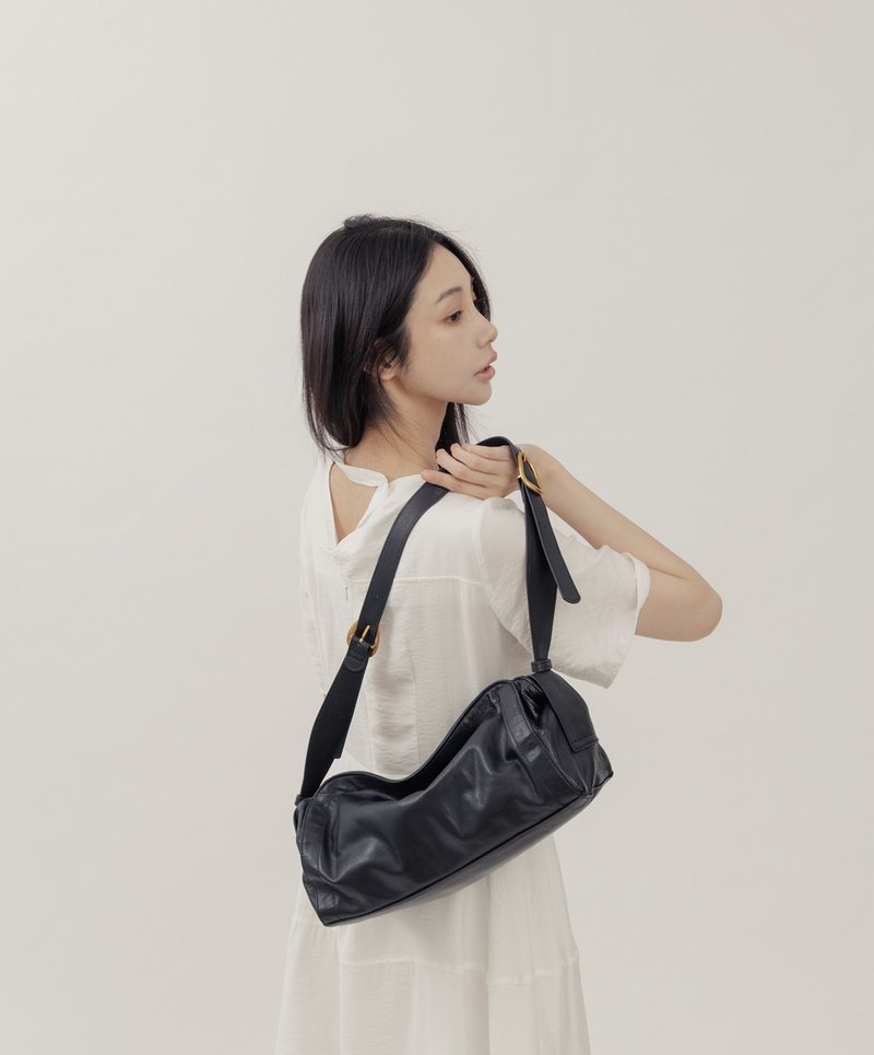 慵懶格調廓型結構真皮手提肩斜背包 黑 - 側背包/斜背包 - 真皮 黑色