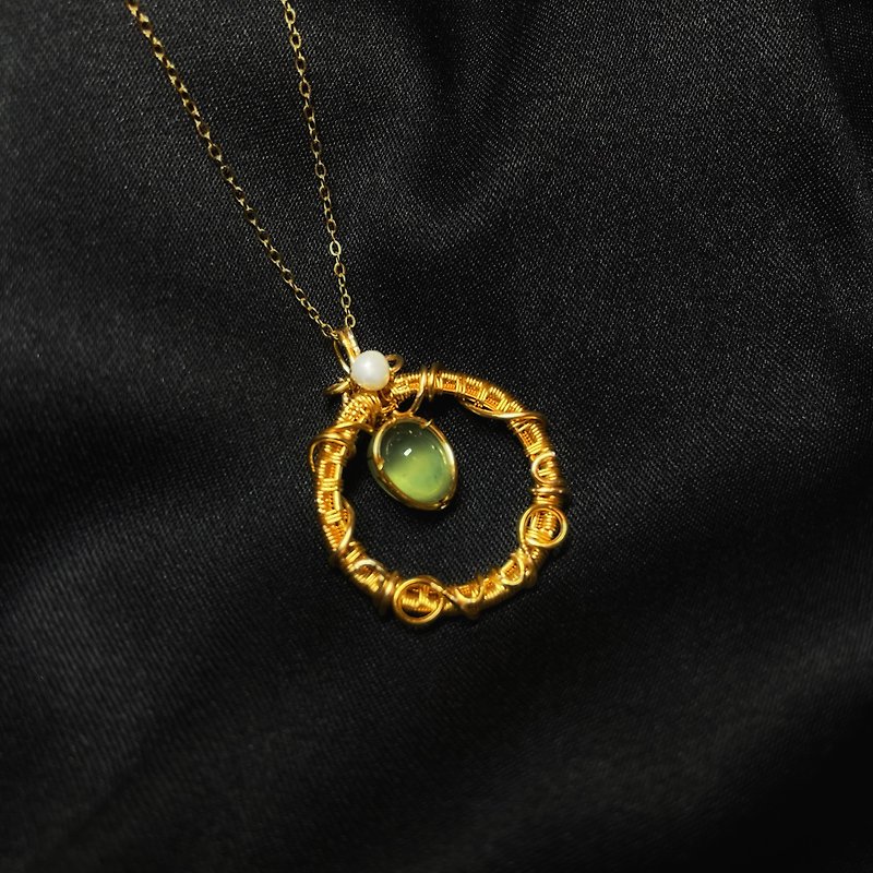 【ReBeand Bean Handmade】Grape Stone Metal Woven Pendant - Necklaces - Semi-Precious Stones Green