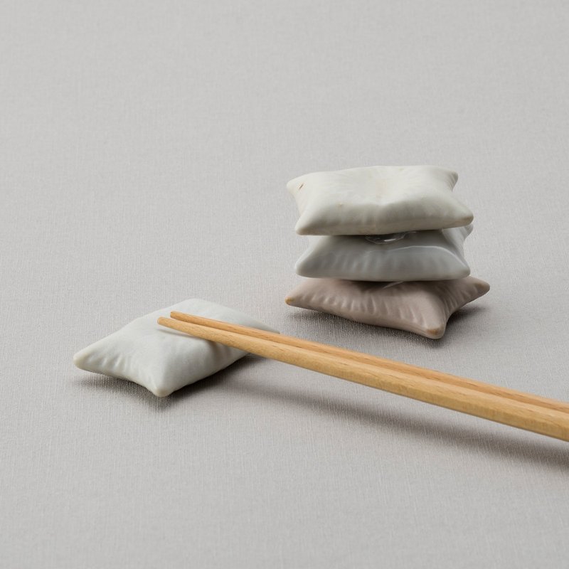 Chopstick & Rests / Pillow Gift Set - Chopsticks - Porcelain Multicolor