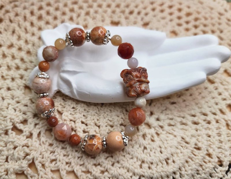 Coral jade cute lion wake design bracelet - สร้อยข้อมือ - หยก 