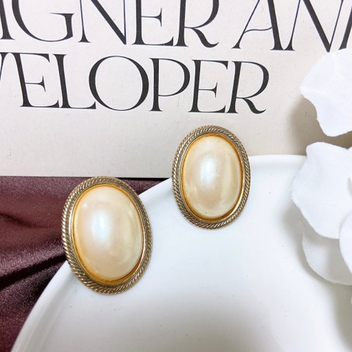 挪亞方舟古董飾品 Vintage Jewelry 【西洋古董飾品】橢圓立體感光澤工藝 珍珠感鑲嵌 耳環 耳針