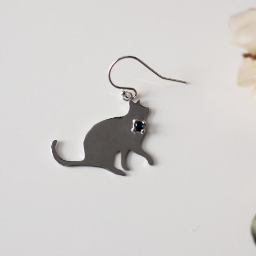 naturama 貓シルエットピアス サファイア 片耳