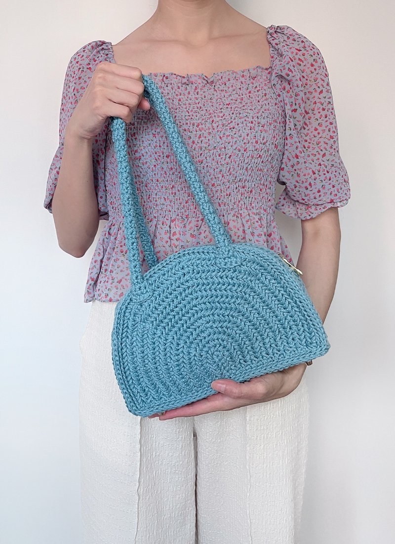 Handmade crochet oval long strap shoulder bags - blue crocheted knit cotton - กระเป๋าแมสเซนเจอร์ - ผ้าฝ้าย/ผ้าลินิน สีน้ำเงิน