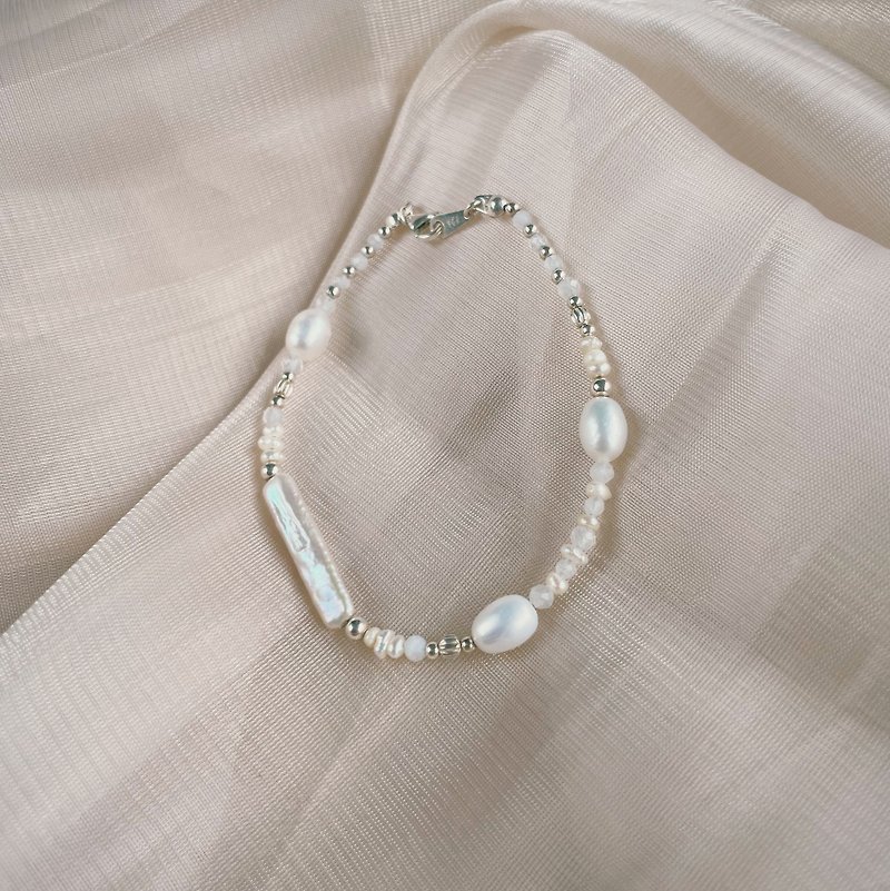 【4色】粼粼 天然石手鍊 925銀飾 月光石 淡水珍珠 客製化飾品 - 手鍊/手鐲 - 半寶石 銀色