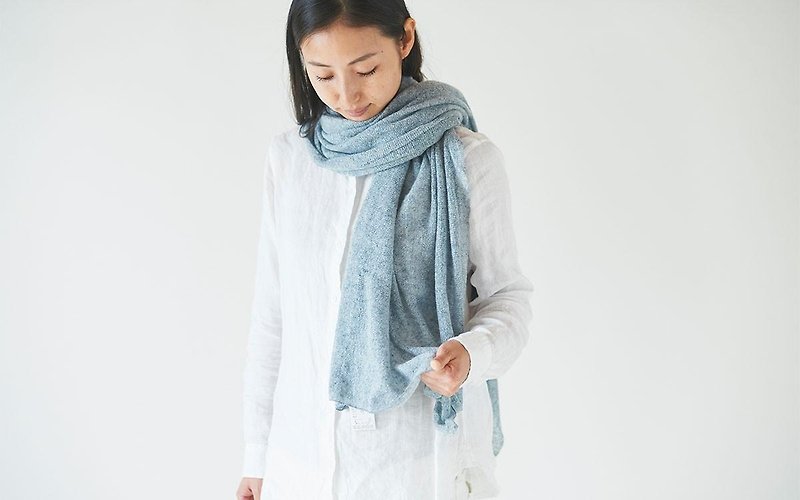 Cashmere linen knit stall Pale Blue - ผ้าพันคอ - ผ้าฝ้าย/ผ้าลินิน สีน้ำเงิน