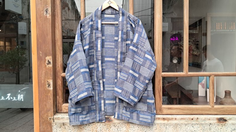 AMIN'S SHINY WORLD Japanese-style sashimi plaid jacquard KIMONO - เสื้อฮู้ด - ผ้าฝ้าย/ผ้าลินิน สีน้ำเงิน