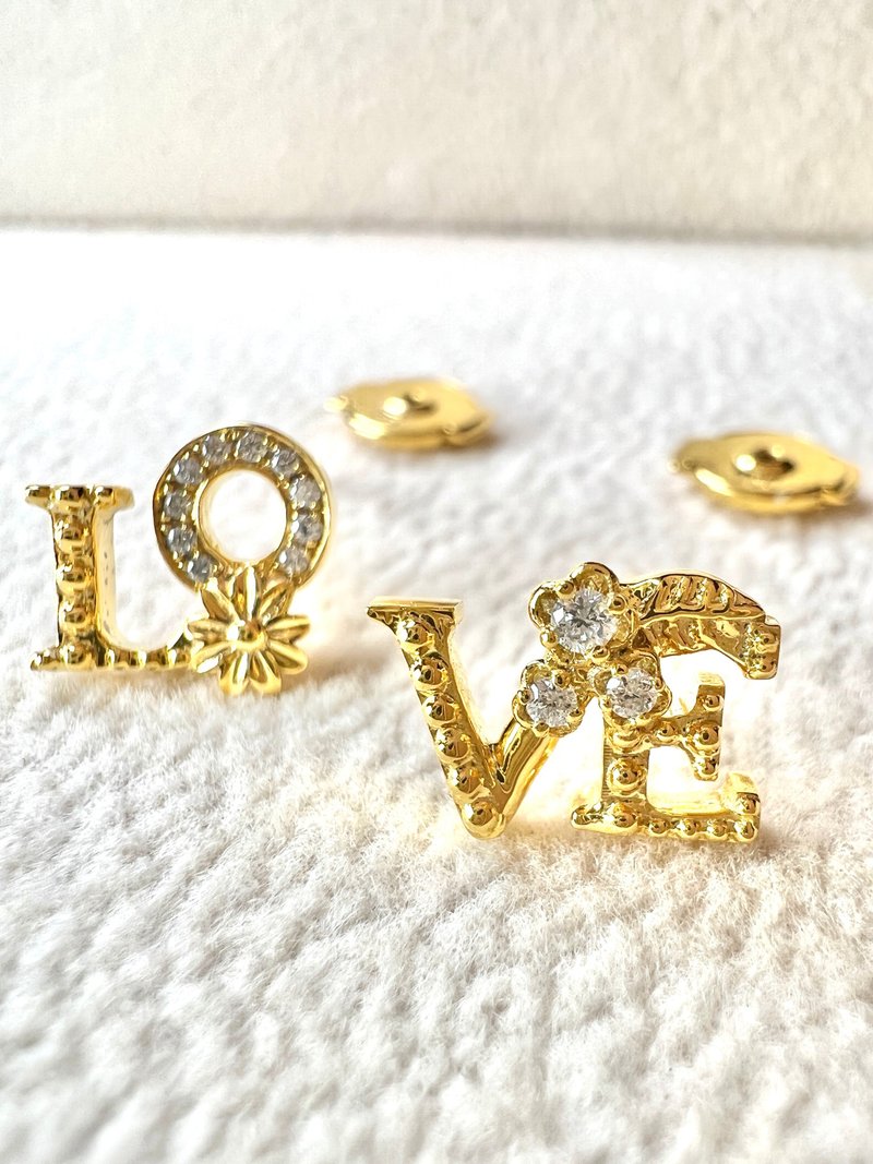 LOVE貼耳18K金鑽石耳環 - 耳環/耳夾/耳骨夾 - 貴金屬 金色
