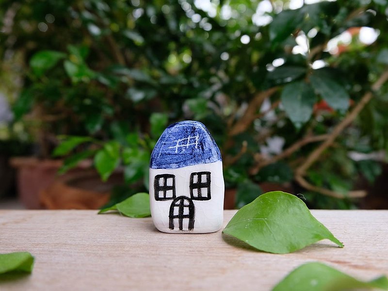 Big ceramics blue house - 花瓶・植木鉢 - 陶器 