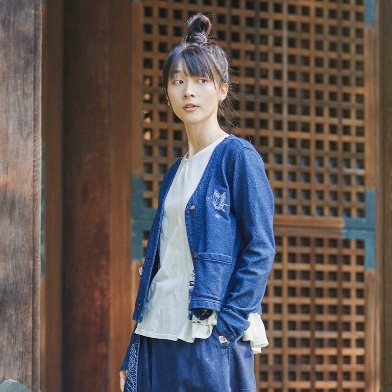 江戶勝 日系 女裝 蝴蝶刺繡針織長袖外套(拔洗藍) #上衣#外套 - 女大衣/外套 - 棉．麻 
