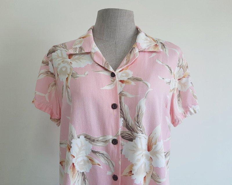 Vintage Pink Floral Hawaiian Shirt - เสื้อผู้หญิง - เส้นใยสังเคราะห์ สึชมพู