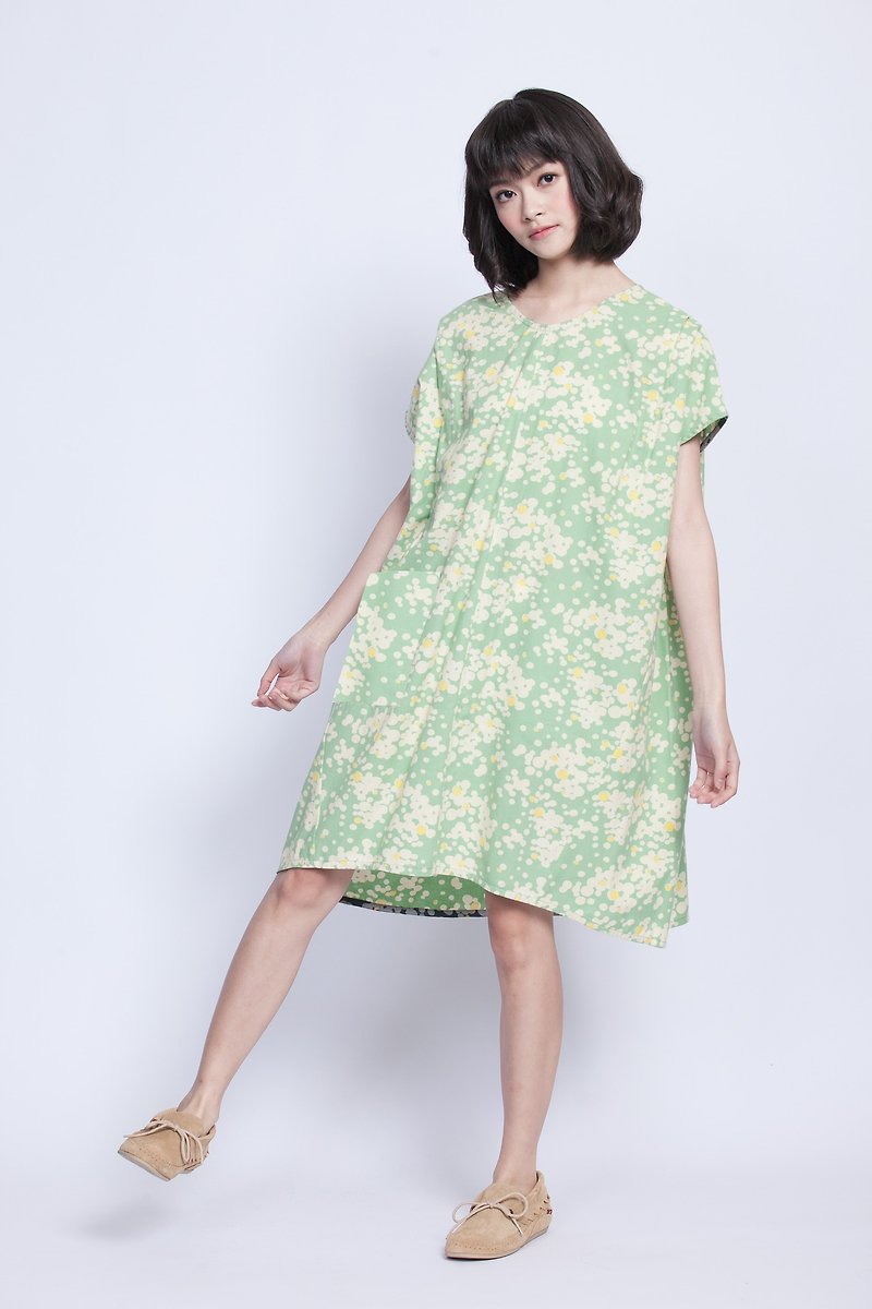 木刻印花園洋裝＿白花蜜蜂 ＿公平貿易 - 洋裝/連身裙 - 棉．麻 綠色