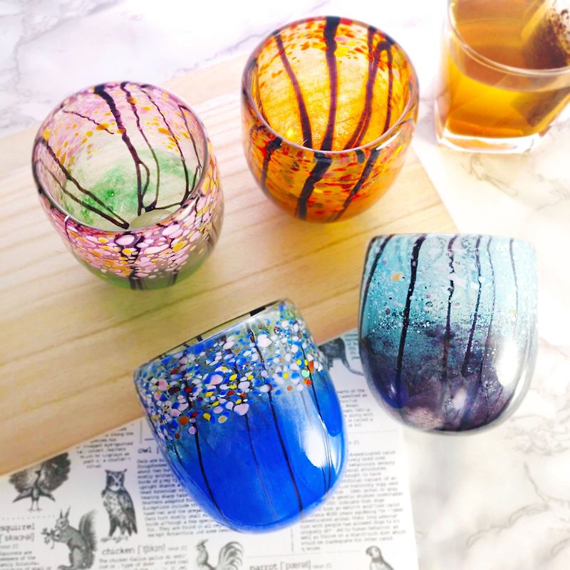 [Holding nature with both hands] There are four types of Japanese hand-blown glass cups/four seasons cups/tea cups