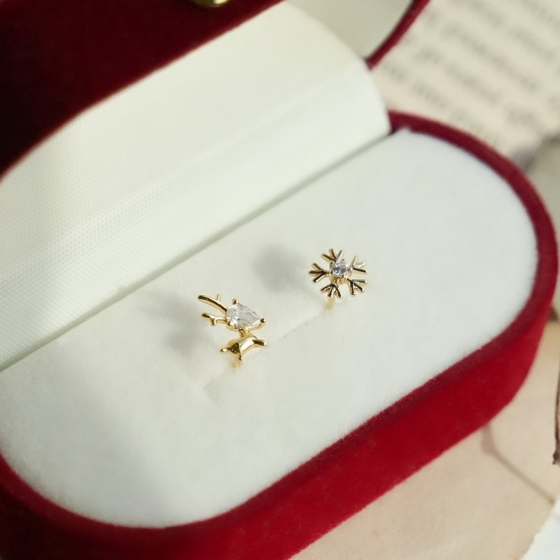 [Christmas Gift Box] 925 Sterling Silver Snowflake Elk Solitaire Diamond Earrings Asymmetric Earrings Exchange Gift - ต่างหู - เงินแท้ สีทอง