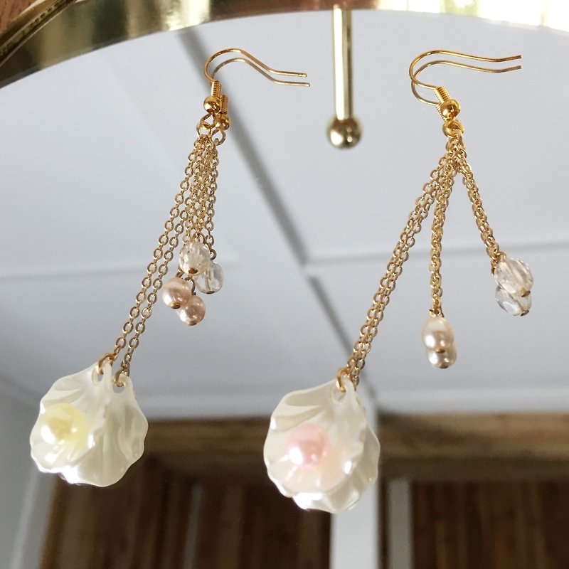 Shellfish and chain earrings vol.6 - Earrings & Clip-ons - Plastic White