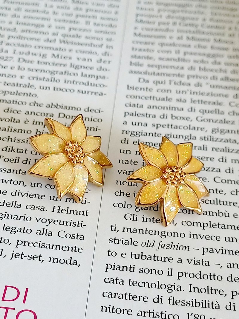 vintage jewelry  AVON 琺瑯黃色聖誕葉 針式耳環 - 耳環/耳夾/耳骨夾 - 其他金屬 