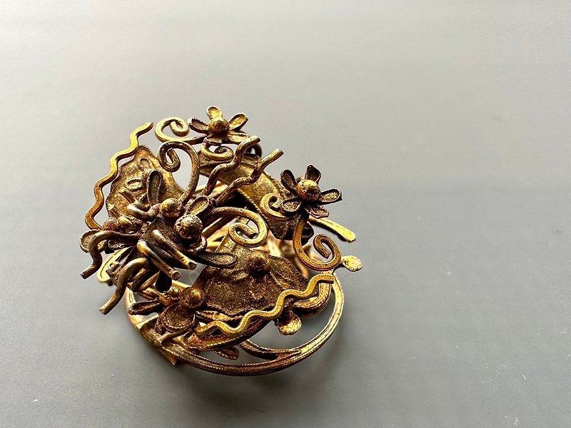 Gilt Butterfly Gold Thread Hat Ornament (old piece) - งานโลหะ/เครื่องประดับ - โลหะ 