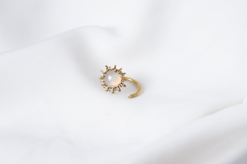 Lab | White Agate Bronze Flower Ring - General Rings - Copper & Brass Gold