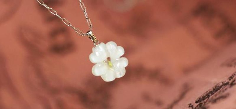 Pure white clover ~ Pretty ~ - Necklaces - Other Metals 