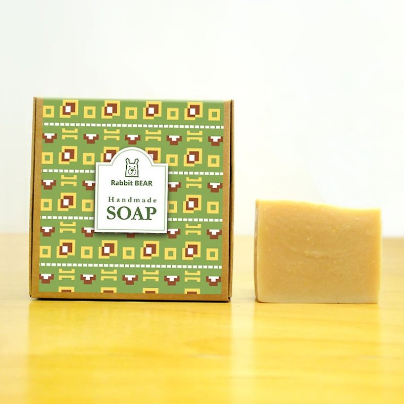 Olive milk handmade soap cold (suitable dry, neutral) ★ Rabbit Bear ★ - สบู่ - วัสดุอื่นๆ สีเขียว
