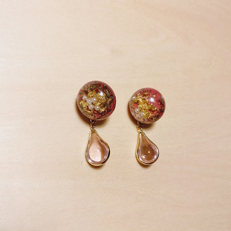Vintage Pink Pearl Gold Foil Meatballs Border Water Drop Earrings - ต่างหู - เรซิน สึชมพู